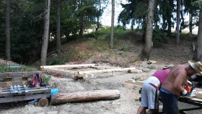 Zakladanie stavby na zemných vrutoch a dreve