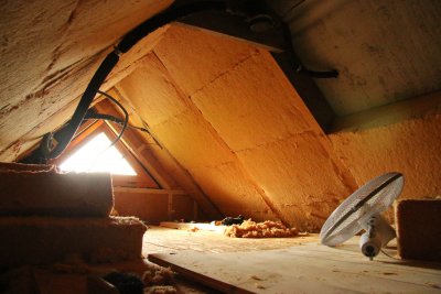 Postupné izolovanie strechy drevovlnáknitými izoláciami