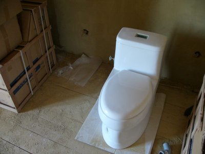 Nový keramický záchod