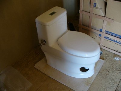 Nový keramický záchod