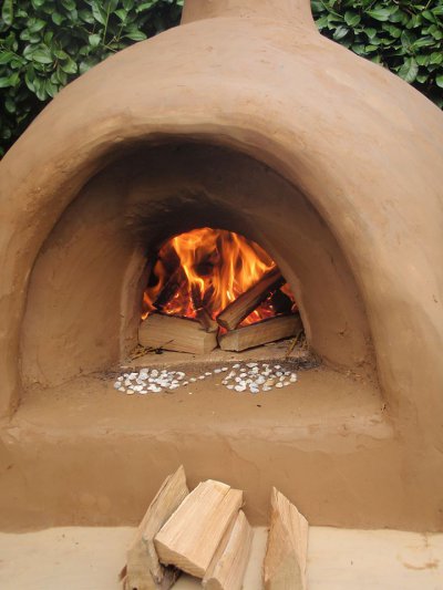 Záhradná hlinená pec na pizzu a chlieb