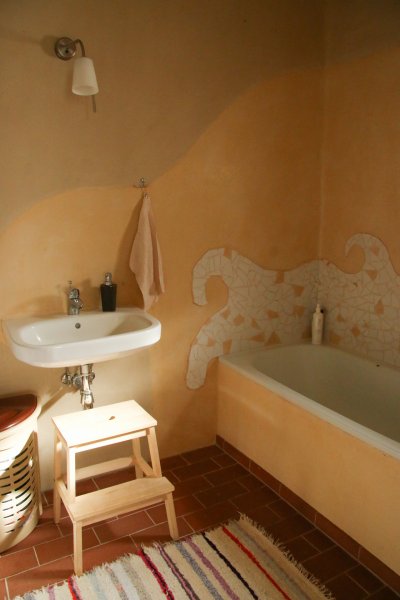 Kúpelňa - hlinené omietky a vodeodolný japonský štuk Oh-tsu