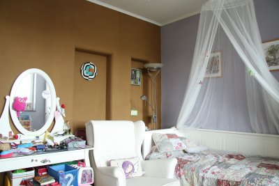Dievčenská detská izba s prírodným levanduľovým náterom